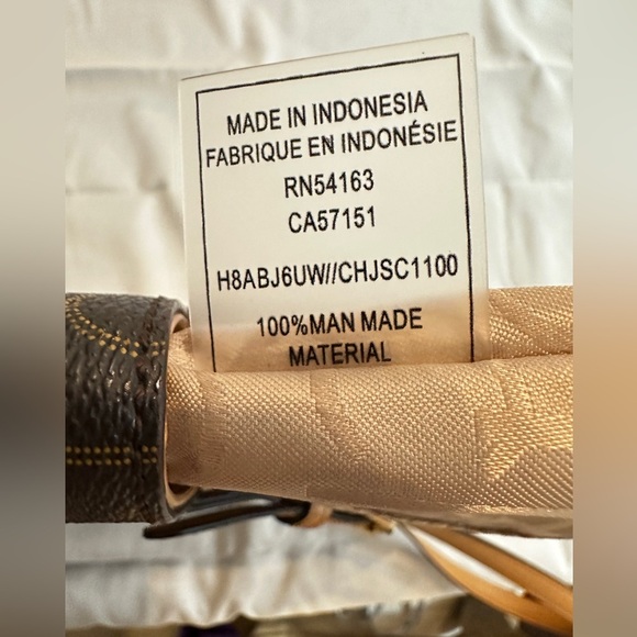 Calvin Klein Tote Handbag RN 54163 MANUFACTURER'S SUGGESTED RETAIL PRICE $396 - Picture 16 of 16